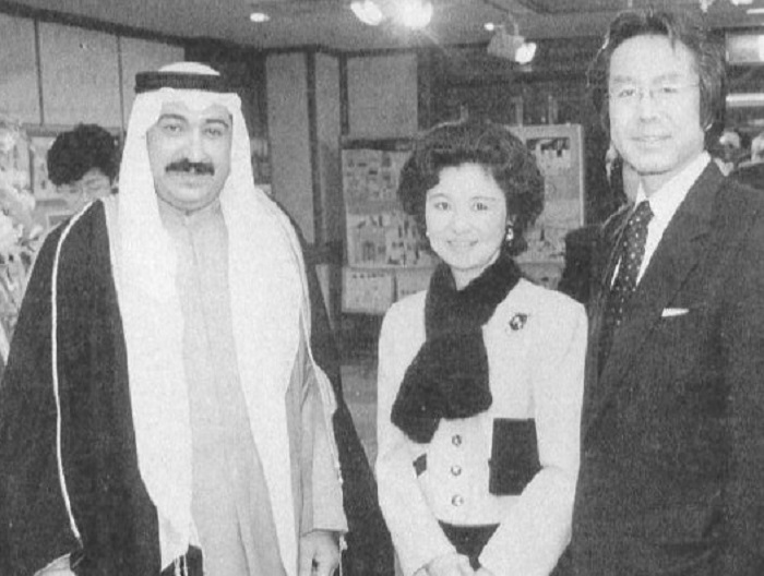 Kuwaiti Ambassador Walid Ali Al-Khobaizi, Chief of Protocol Shohei Naito, wife Yoko