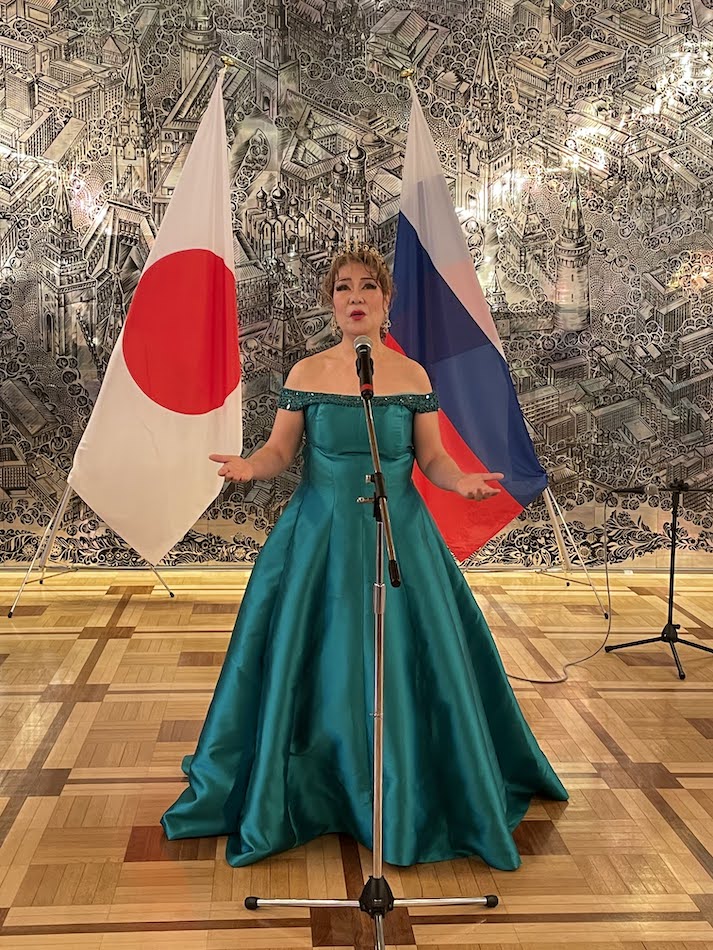 駐日ロシア連邦大使館にて美声を披露するソプラノ歌手 川副千尋