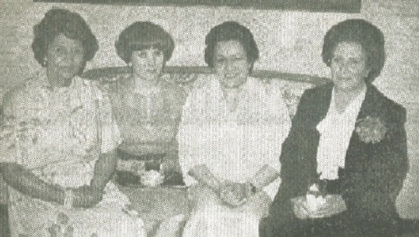 Mrs. Alvarez chats with Blanca Franco, Paquita Tamayo and Olga Molina.