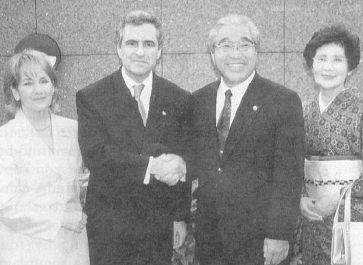 Argentine Ambassador Afredo V. Chiaradia and his wife Ercilia, Nase City Mayor Takayoshi Hirata and wife Akiko.