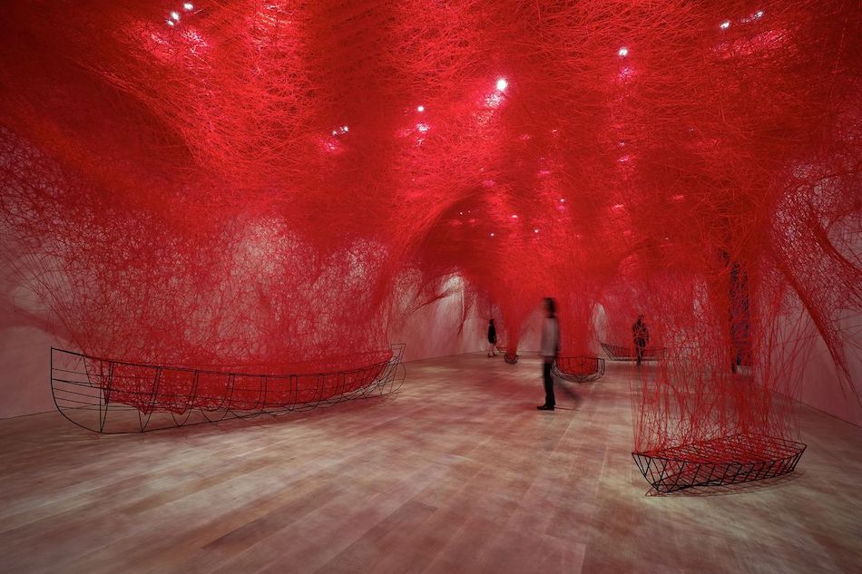 Shiota Chiharu, Uncertain Journey, 2016/2019, The Soul Trembles (solo), Mori Art Museum, Tokyo, Japan, Photo: Sunhi Mang, Courtesy of Mori Art Museum
© JASPAR, Tokyo, 2021 and Chiharu Shiota