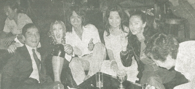 Sen Masao, Joan Shepherd, Shigeru Matsuzaki, Misa Watanabe, Hiroko Kishibe and Akira Nakamura celebrate Shigeru's divorce.