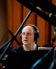 現代ヨーロッパを代表するジャズピアニスト、作曲家であるラーシュ・ヤンソン率いるトリオ