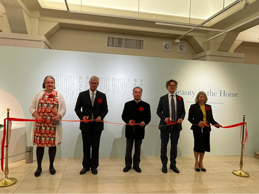 Ambassadors to Japan from four Scandinavian countries and chair researcher Noritsugu Oda attended the opening ceremony held at Nihonbashi Takashimaya Main Store.