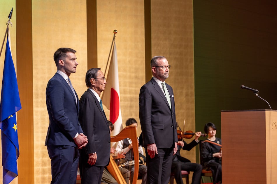 (From Left)Minister of State Chambers, Liberal Democratic Party Speaker of the House of Representatives Hiroyuki Hosoda, H.E. Mr. Damien Cole, Irish Ambassador to Japan