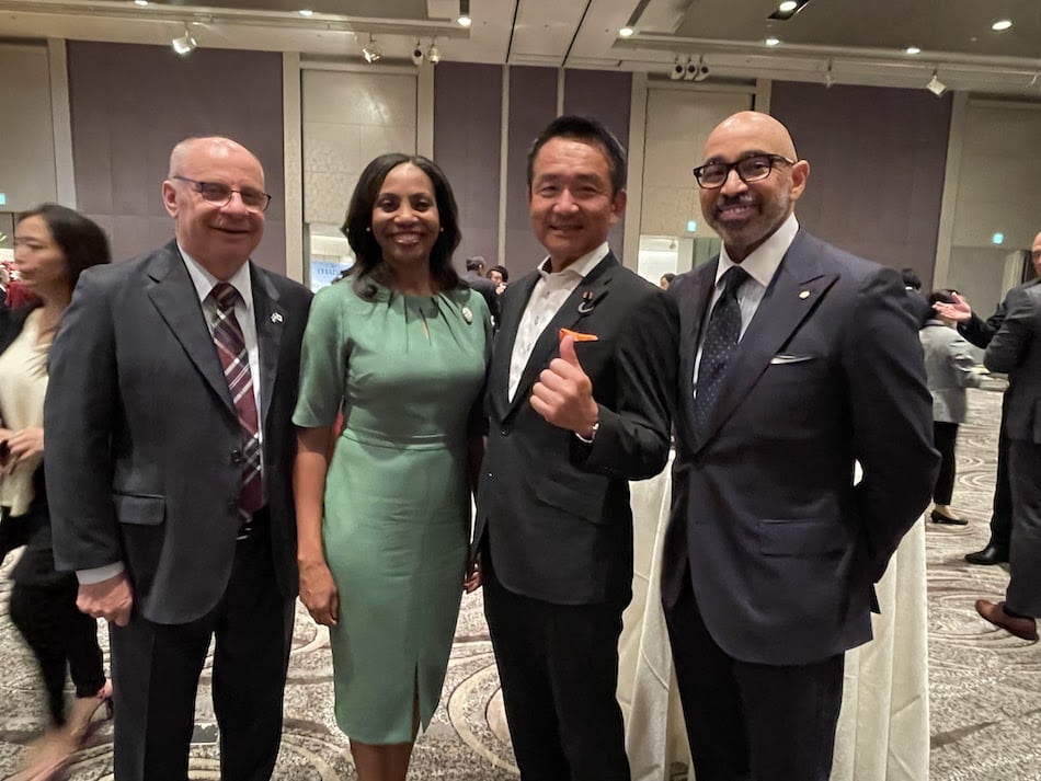 From Left : Ambassador of Argentine to Japan, H.E. Mr. Eduardo Tempone, Ambassador of Jamaica to Japan, H.E. Mrs. Shorna-Kay Richards, Member of House of Representatives, Hon. Mr. Kiyoshi Odawara, Bloomberg Country Head, Mr. Norman L.Tweeboom