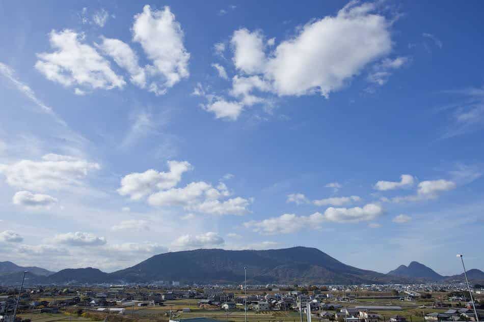 琴平山（別名「象頭山」）の遠景