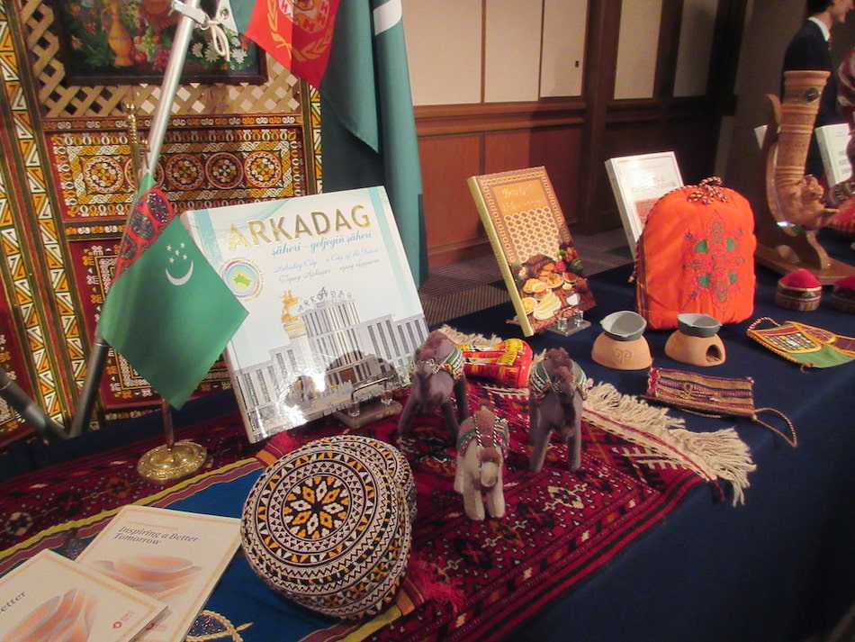 At the reception, Turkmenistan's culture and traditional crafts were introduced.