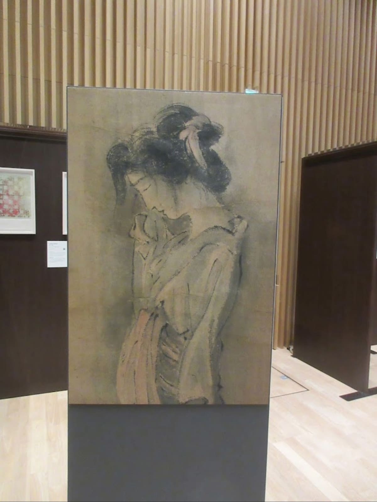 アイルランド・日本交流美術展で展示された、和服を着た女性を描いた繊細な肖像画。