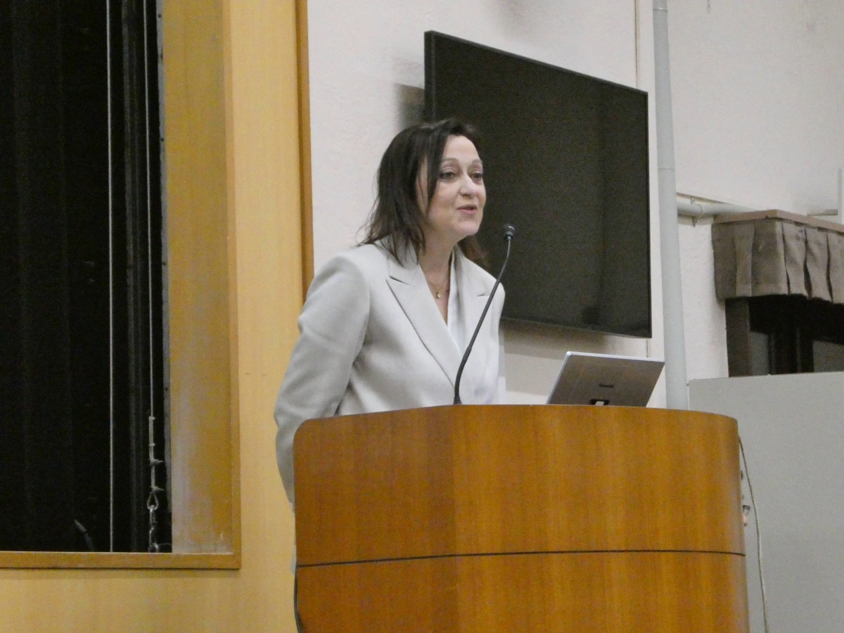 東京大学での記念レクチャーで登壇するギリシャ大使館関係者の基調講演