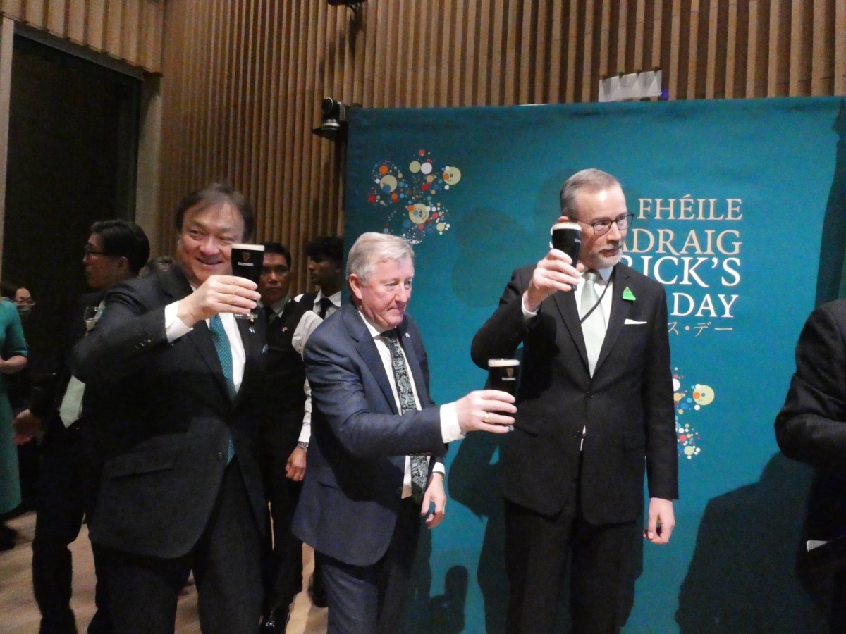 Dignitaries and guests raising glasses of Guinness to celebrate the 30th anniversary of St. Patrick's Day events in Japan.