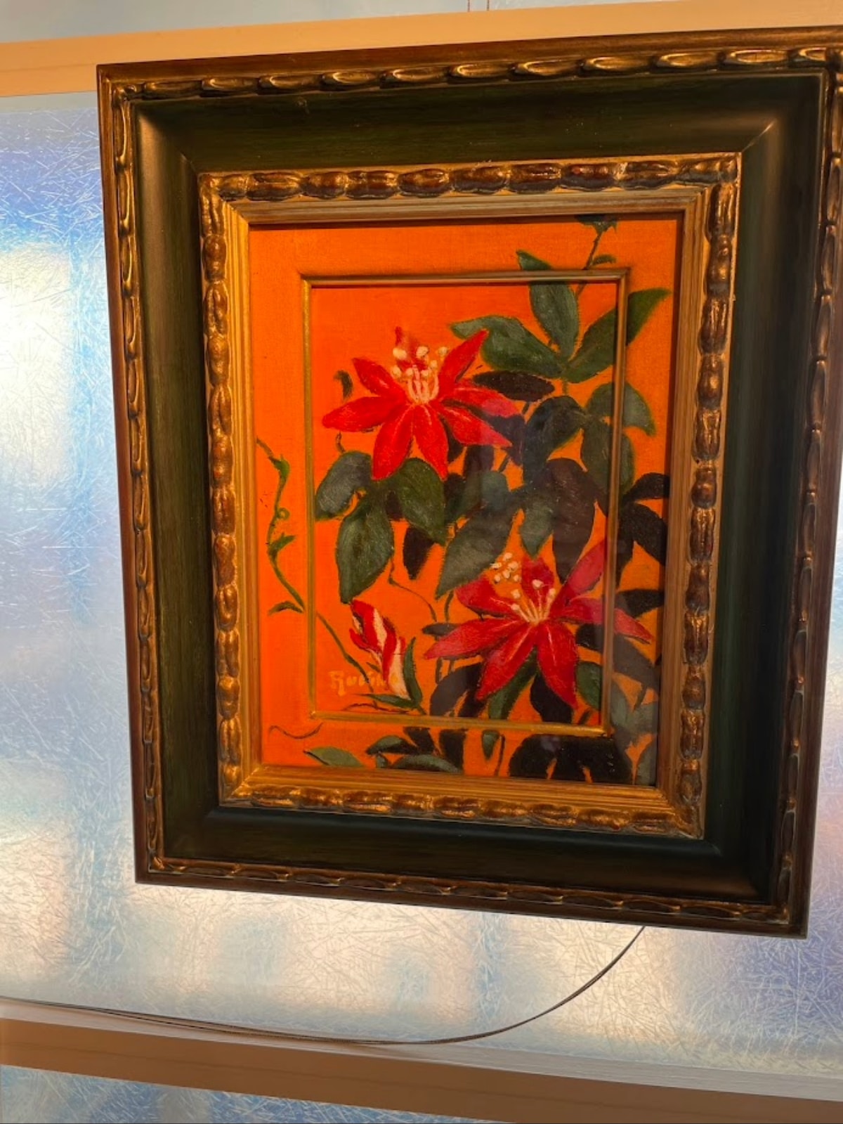 エルサルバドルの安定と明るい兆しを象徴する、鮮やかな赤い花の絵画。