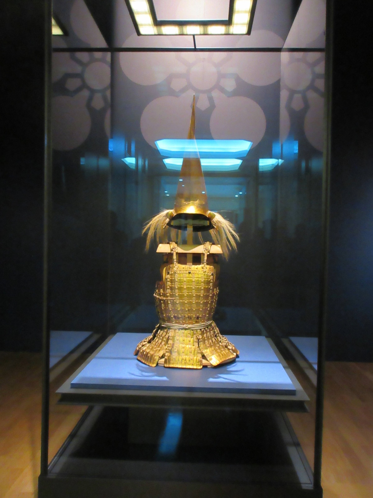 Golden samurai armor and helmet of Maeda Toshiie displayed at the Maeda Ikutokukai Foundation 100th Anniversary exhibition.