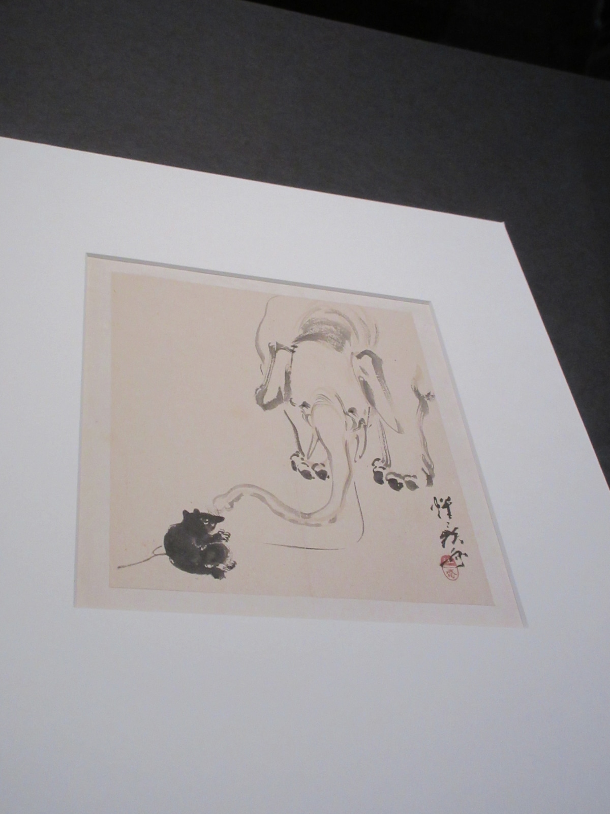 河鍋暁斎の墨絵「象と子熊」ゴールドマン・コレクションの代表作、ゴールドマン氏と暁斎を結んだ運命の一枚