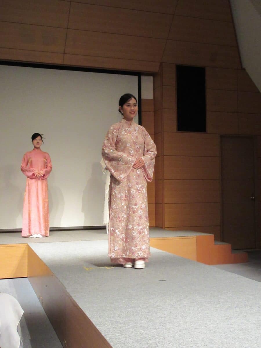 伝統とモダンが融合 アオザイが魅せる圧巻のランウェイが東京で開催 Ao Dai and the Beauty of Vietnamese Heritage Showcased in Tokyo