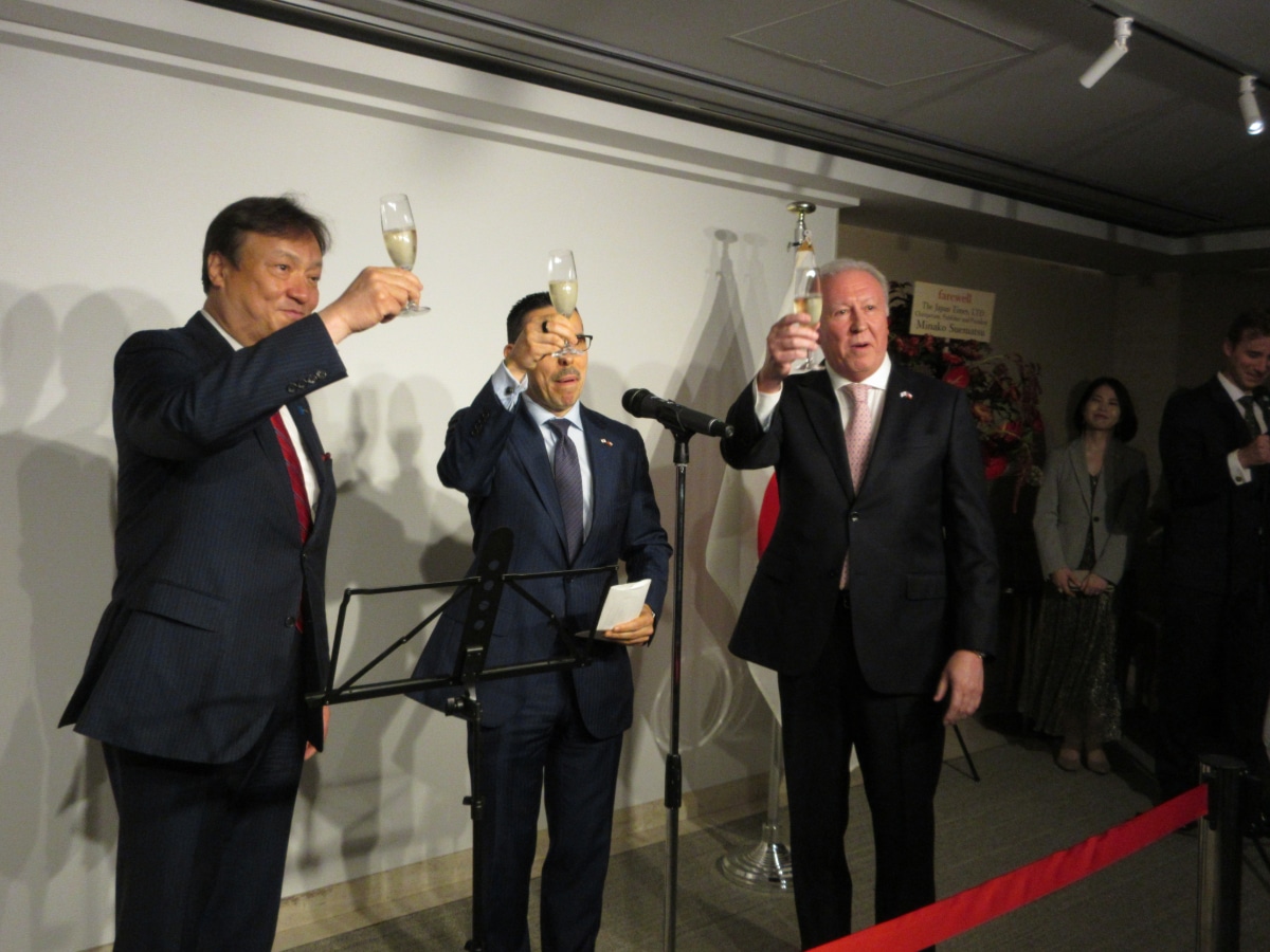 Chilean Ambassador Ricardo Rojas raises a toast at his farewell reception in Japan