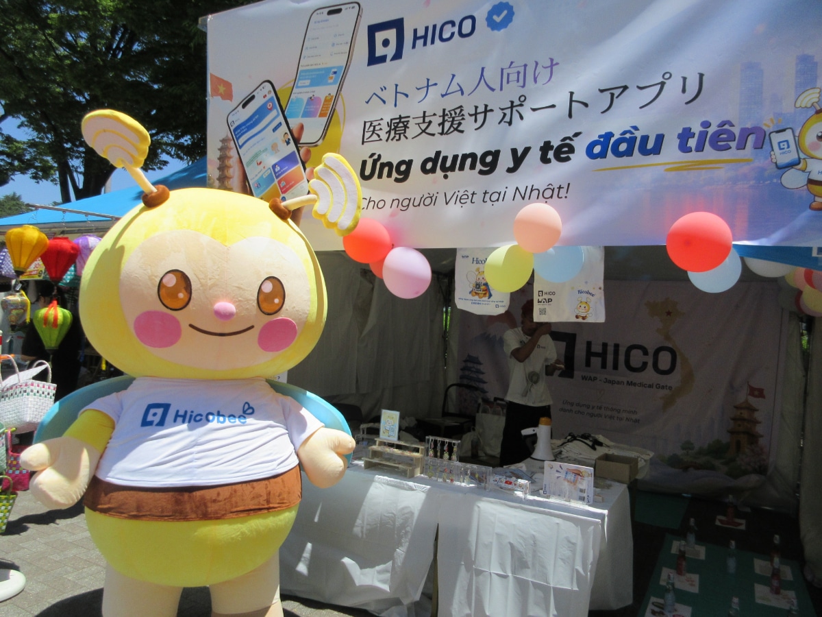 HICO booth with Hicobee mascot and Vietnamese medical support app banner at the Vietnam Festival 2026 in Yoyogi Park, Tokyo