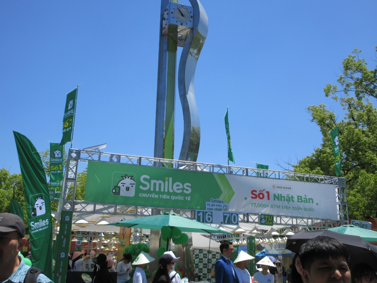 Smiles Mobile Remittance large outdoor booth and signage at the Vietnam Festival 2026 in Yoyogi Park, Tokyo