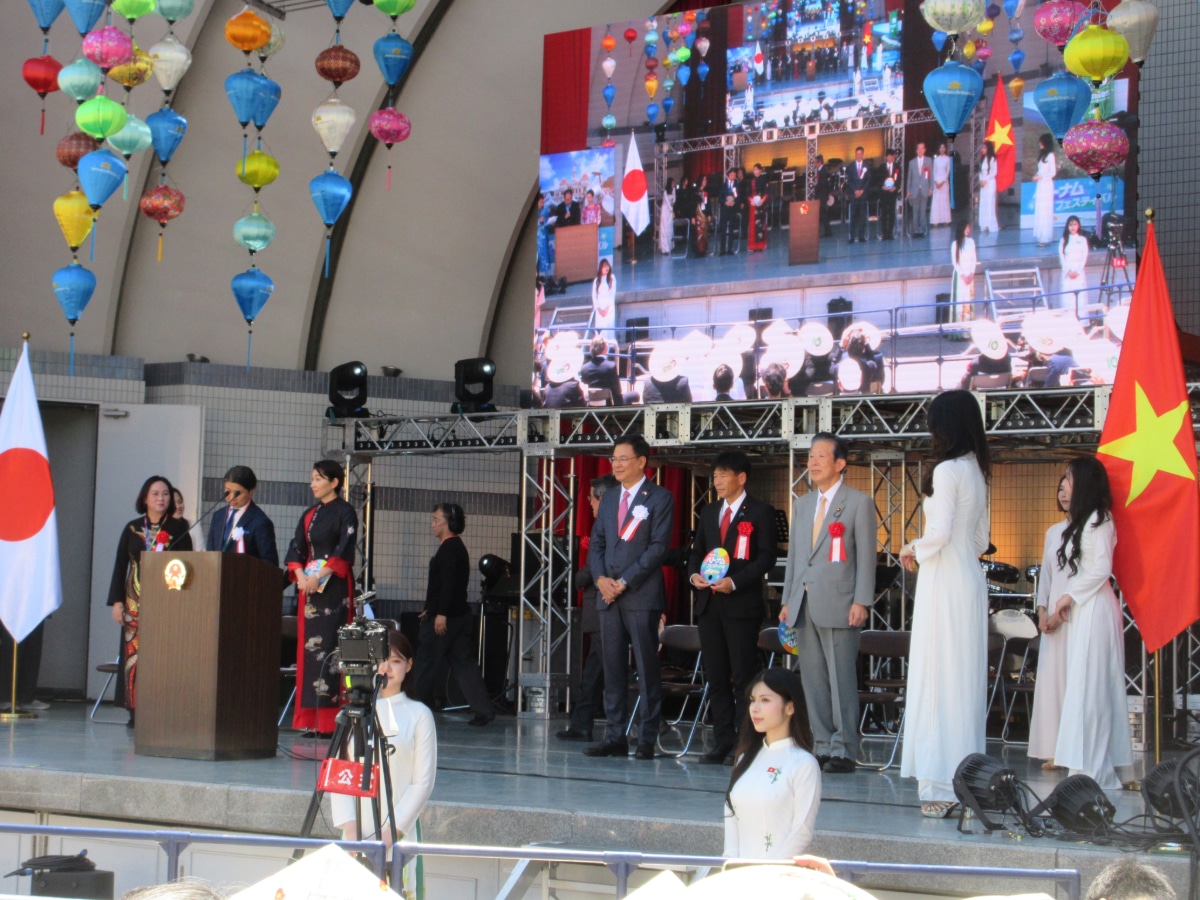 Vietnam Festival 2026 opening ceremony stage at Yoyogi Park with Japanese and Vietnamese flags, dignitaries, and performers in traditional ao dai attire