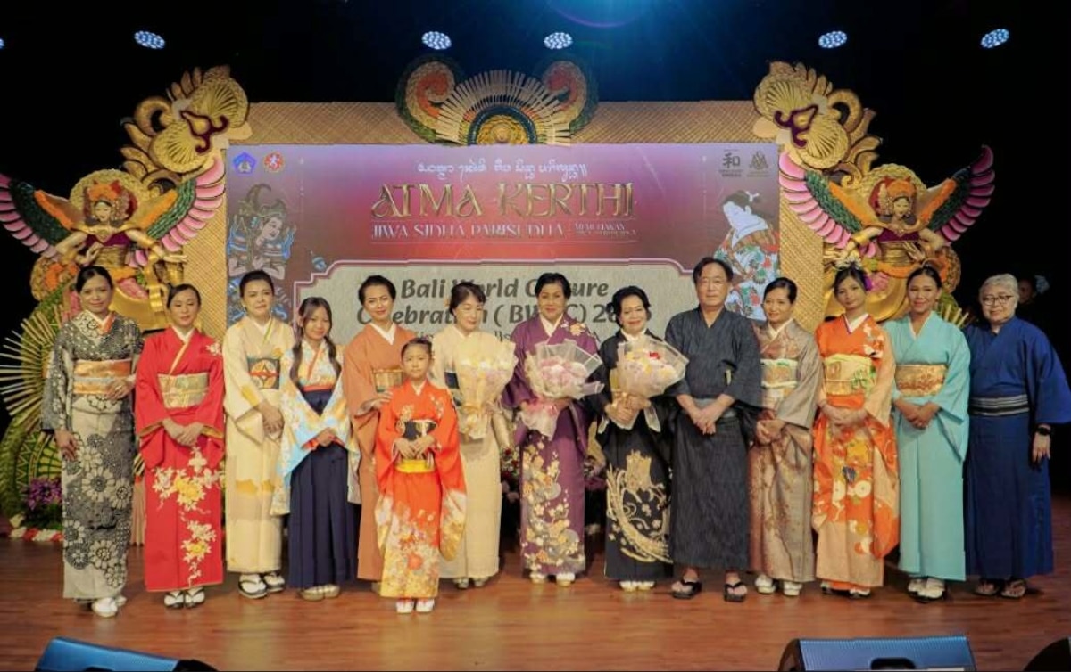 Kimono show participants and organizers group photo at Bali Arts Festival 2026