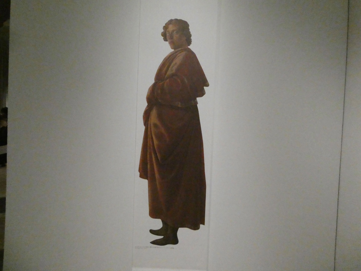 展示されたルネサンス期の人物パネル