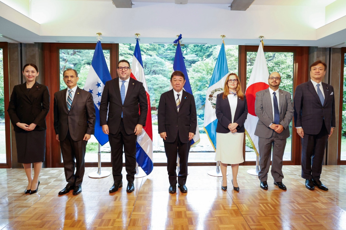 Foreign Minister Motegi and Central American diplomats pose before national flags at the 205th Independence Anniversary reception in Tokyo