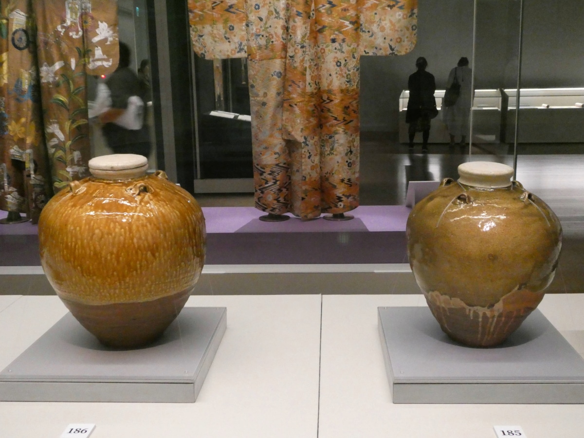 唐物茶壺「金花」(左)と「松花」(右)。信長・秀吉・家康の手に渡った大名物